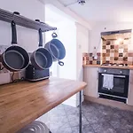 53 Pembroke Rd