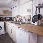 53 Pembroke Rd
